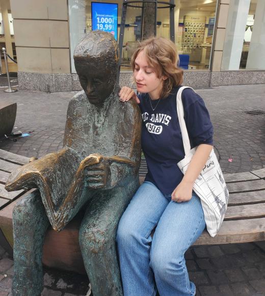 Photo of Ariel Peer Advisor